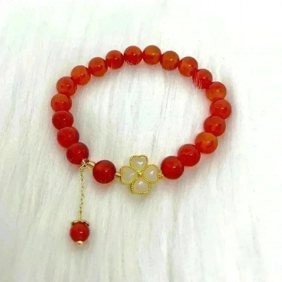 Sierra Natural Agate Four Leaf Clover Charm Bracelet in Orange Red - Picture 3 of 5